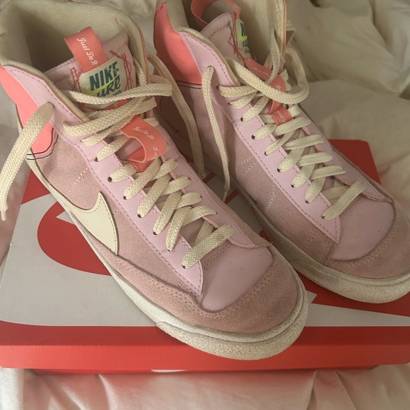 pink Nike blazers limited addition - Picture 1 of 4